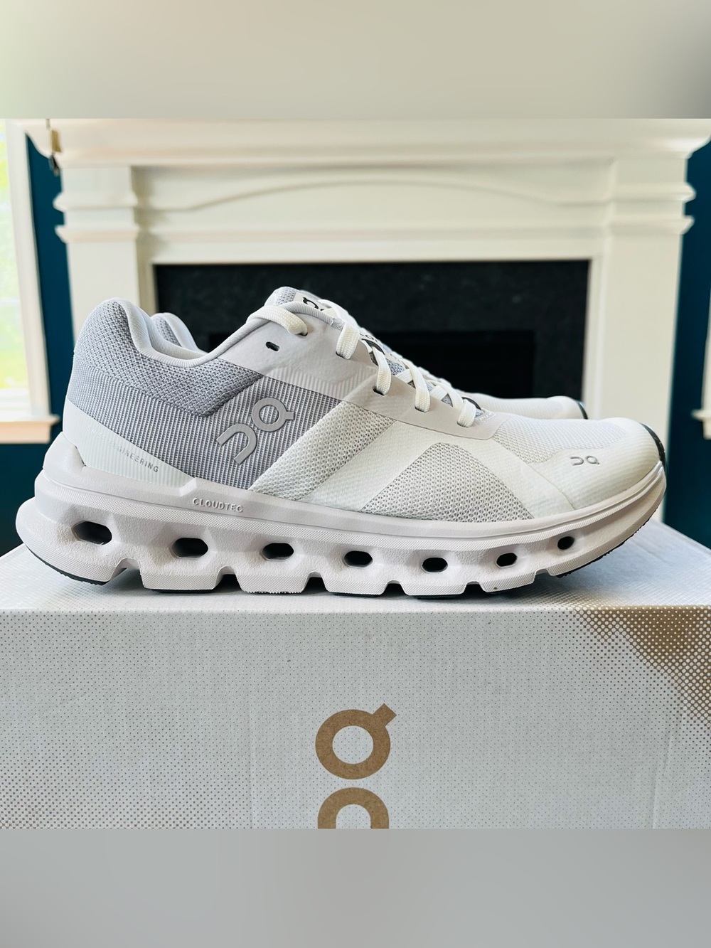 Sz 5.5 On Cloudrunner Wide Women's Running Shoes Athletic Sneakers White/Frost